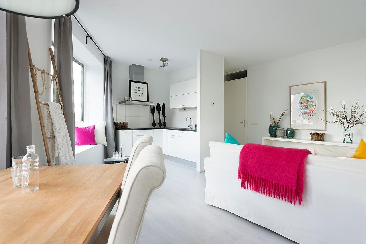 2-bedroom apartment with loggia in Amstelkwartier - Image 2