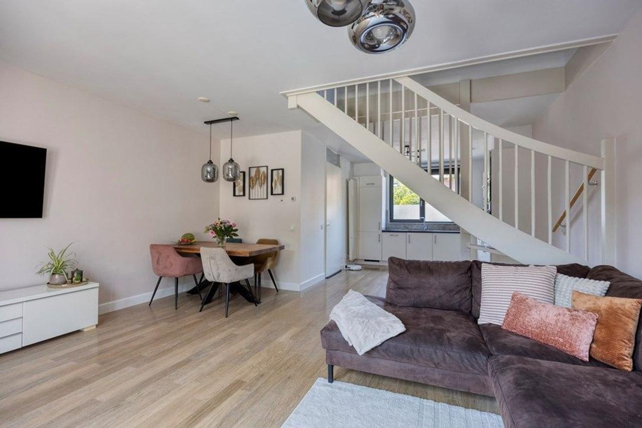 Furnished Family Home with Garden - Image 1