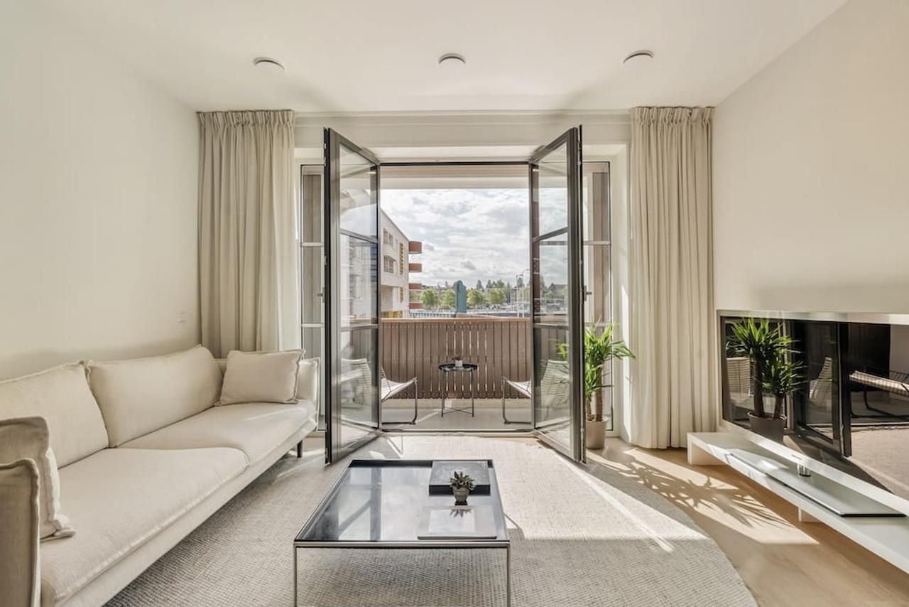 Bright 3-room apartment on the water - Image 2