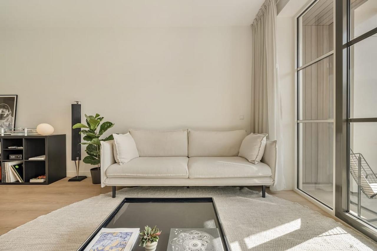 Bright 3-room apartment on the water - Image 4