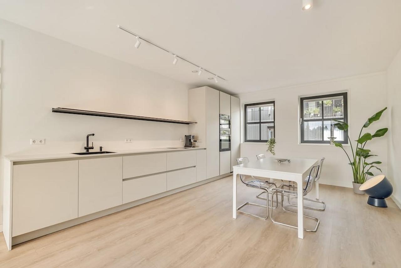 Bright 3-room apartment on the water - Image 8