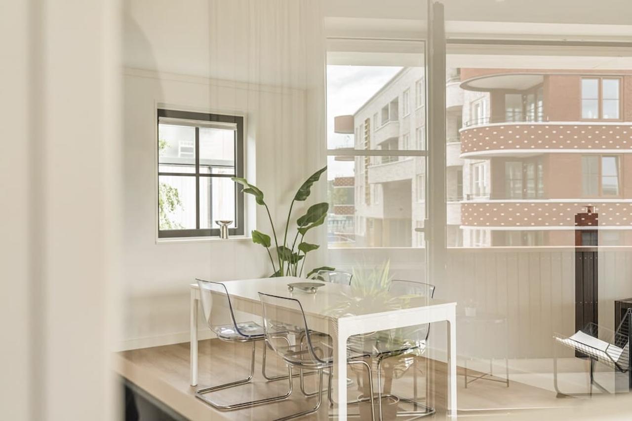 Bright 3-room apartment on the water - Image 9