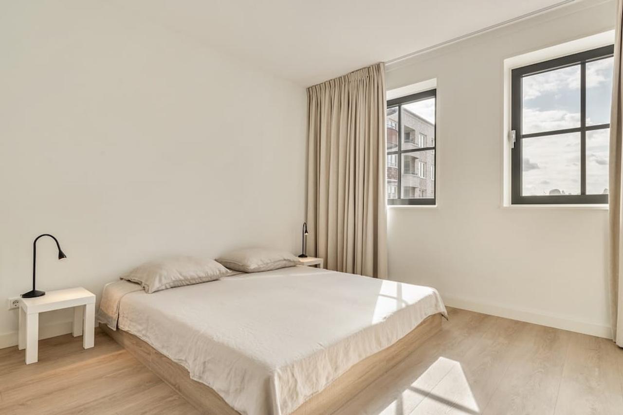 Bright 3-room apartment on the water - Image 10