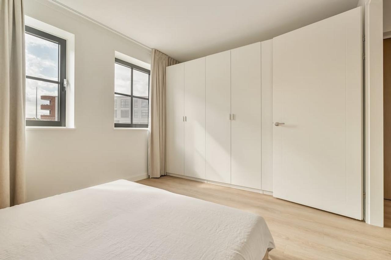 Bright 3-room apartment on the water - Image 11