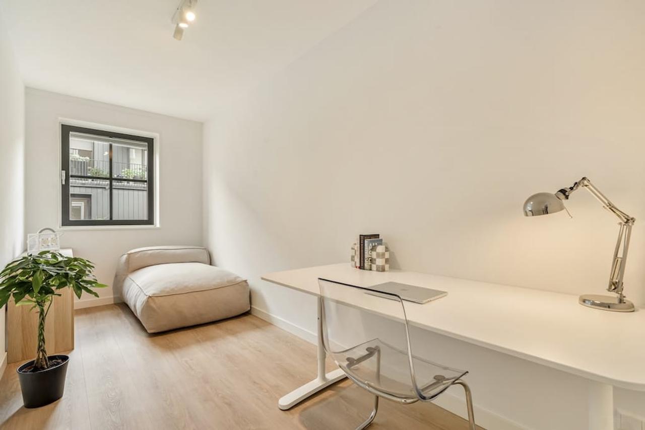 Bright 3-room apartment on the water - Image 12