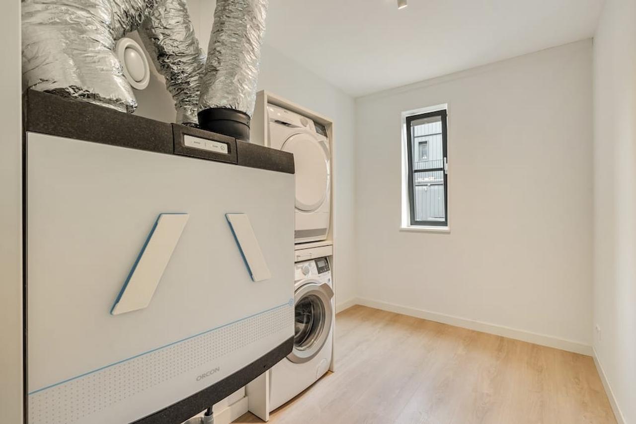 Bright 3-room apartment on the water - Image 13