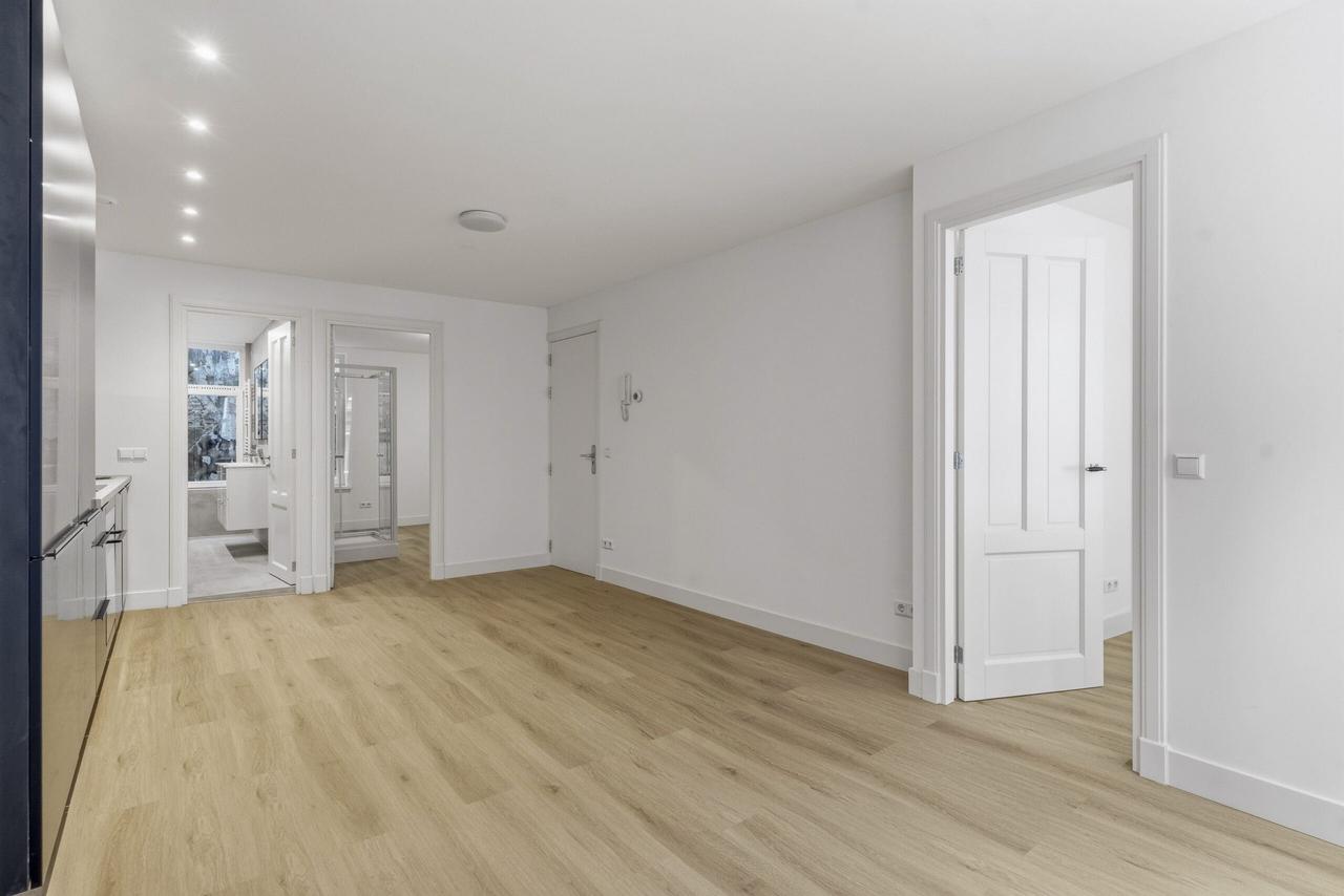 Apartment in the heart of Burgwallen-Nieuwe Zijde - Image 8