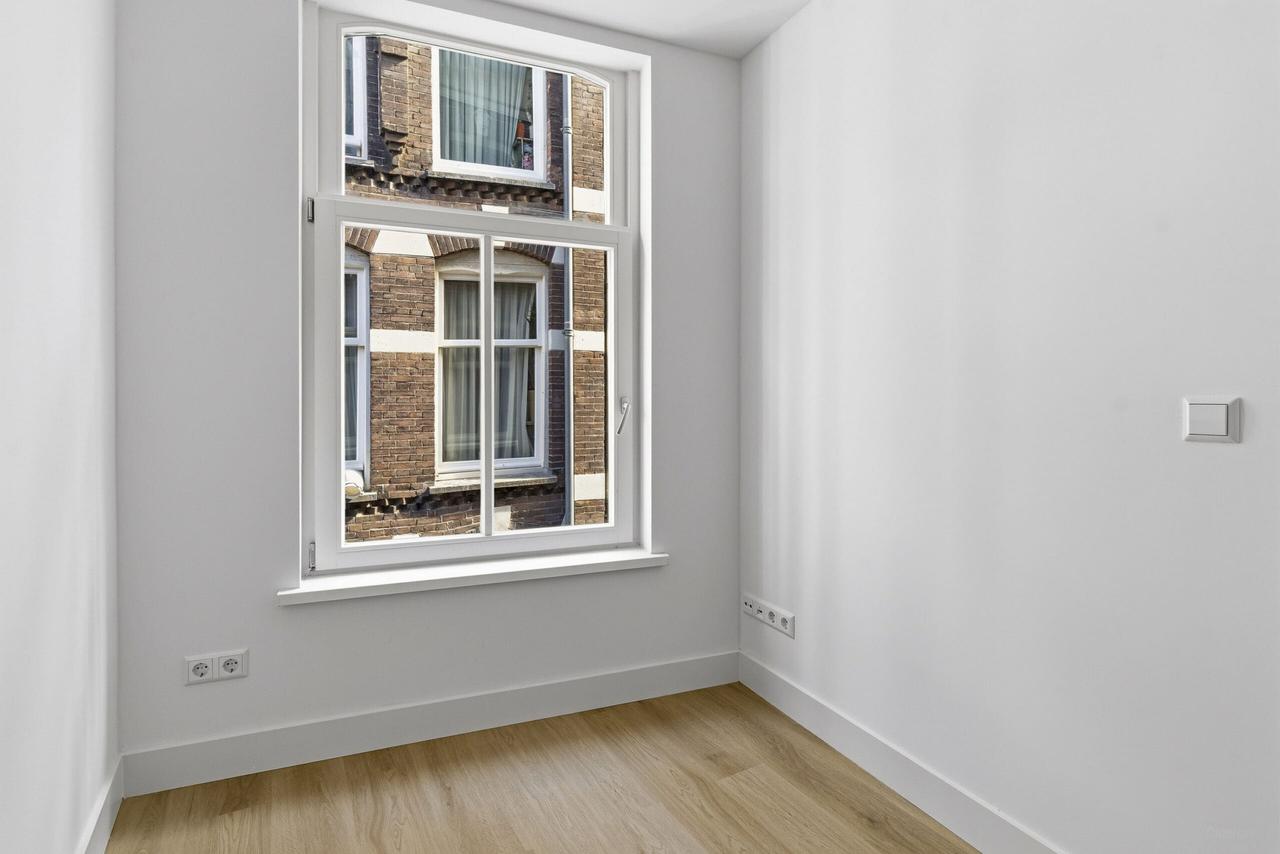 Apartment in the heart of Burgwallen-Nieuwe Zijde - Image 10