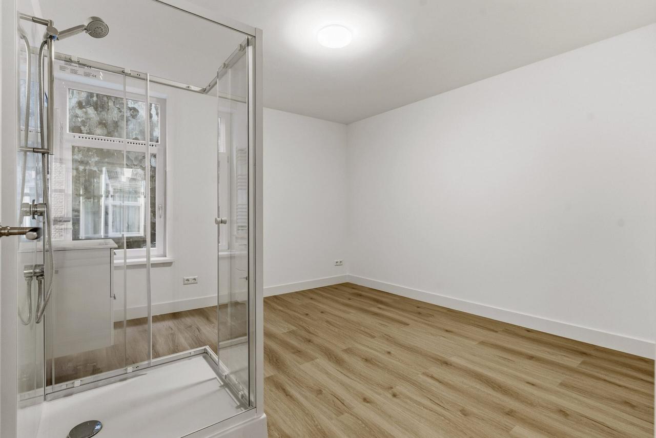 Apartment in the heart of Burgwallen-Nieuwe Zijde - Image 15