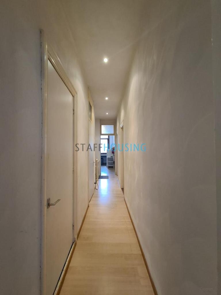 Gemeubileerd 4-kamerappartement met balkon - Afbeelding 2