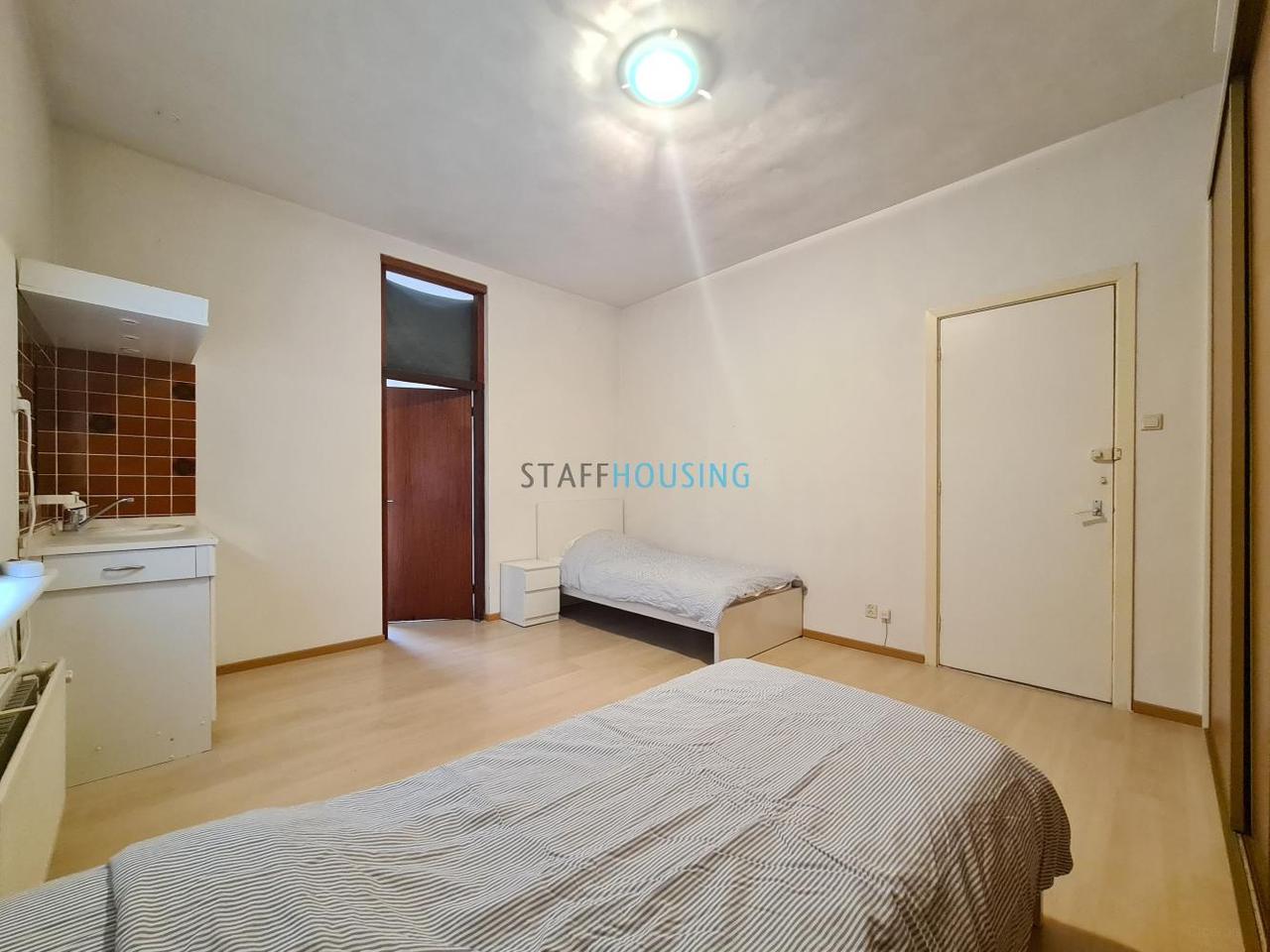 Gemeubileerd 4-kamerappartement met balkon - Afbeelding 8