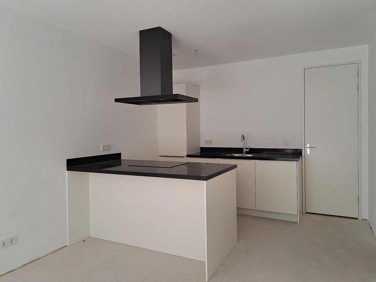 Studio with balcony overlooking courtyard in Maastricht - Image 2