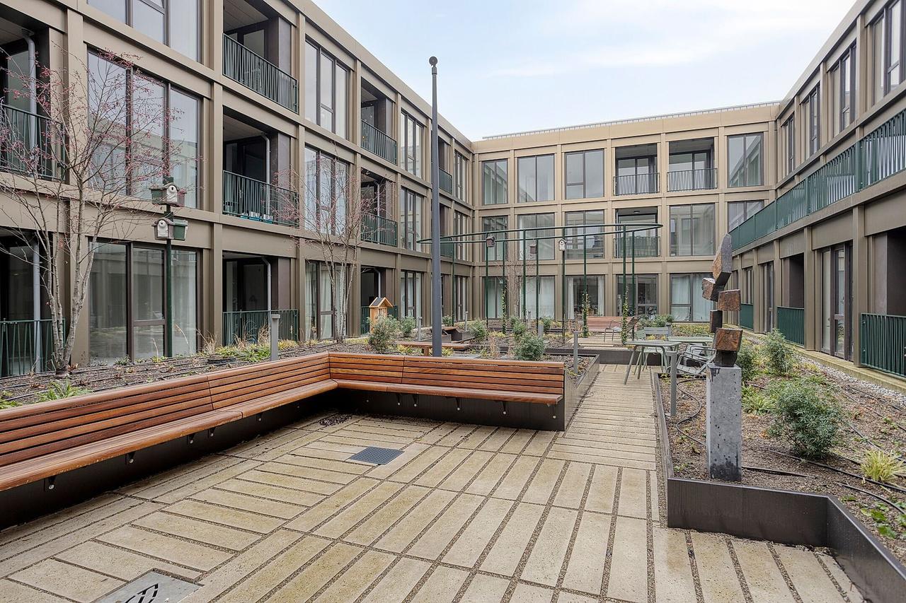 Studio with balcony overlooking courtyard in Maastricht - Image 6
