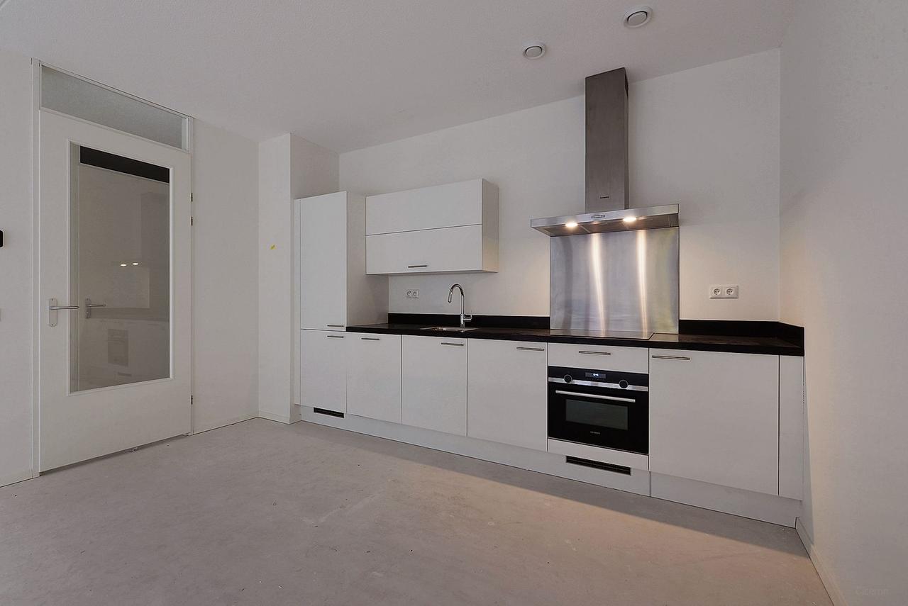 Studio with large balcony in Stadhoudersplantsoen - Image 4