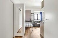 Furnished Studio with Roof Terrace in Amsterdam - Image 2