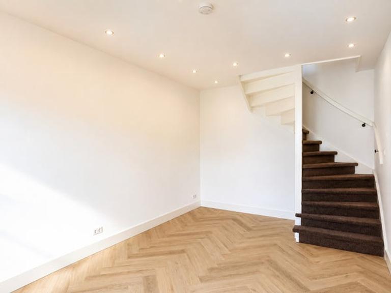 1-bedroom apartment with balcony in Oude Westen - Image 2