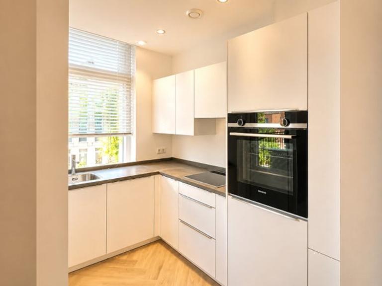 1-bedroom apartment with balcony in Oude Westen - Image 3
