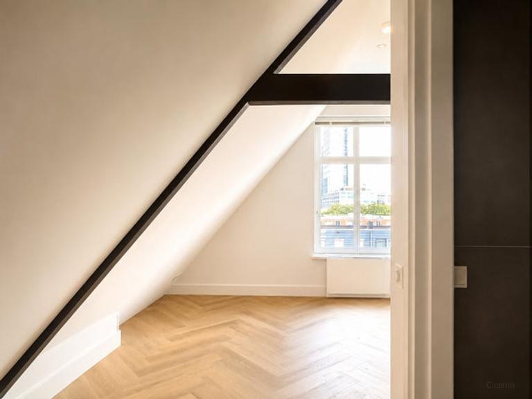 1-bedroom apartment with balcony in Oude Westen - Image 5
