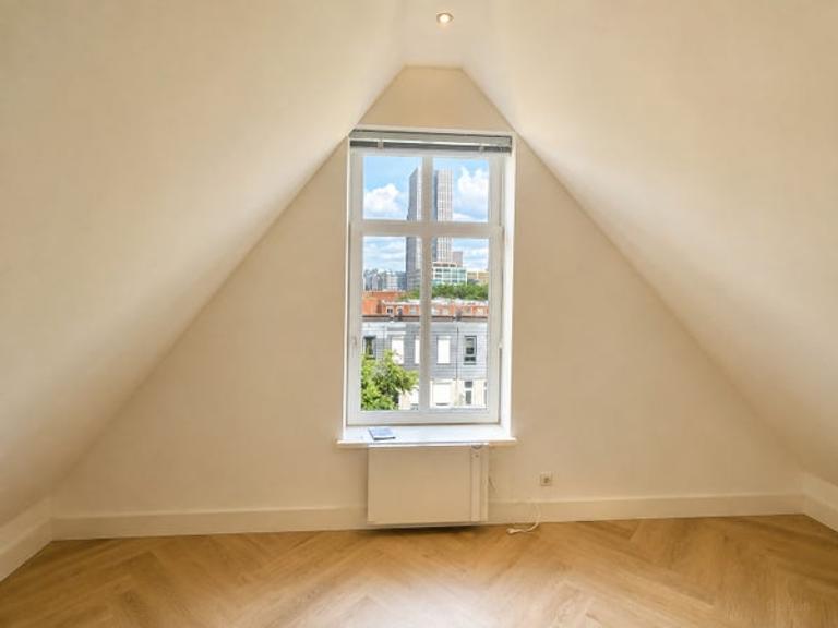 1-bedroom apartment with balcony in Oude Westen - Image 7