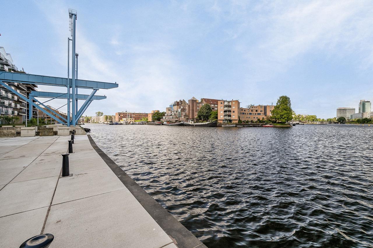 69 m² apartment with balcony in Oostenburg - Image 2