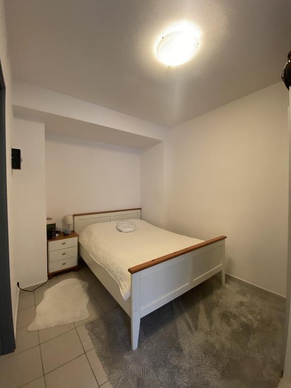 Bright Studio with Separate Bedroom in Heugem - Image 8