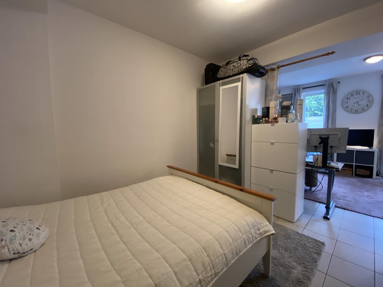 Bright Studio with Separate Bedroom in Heugem - Image 9