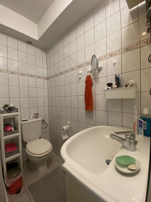Bright Studio with Separate Bedroom in Heugem - Image 10