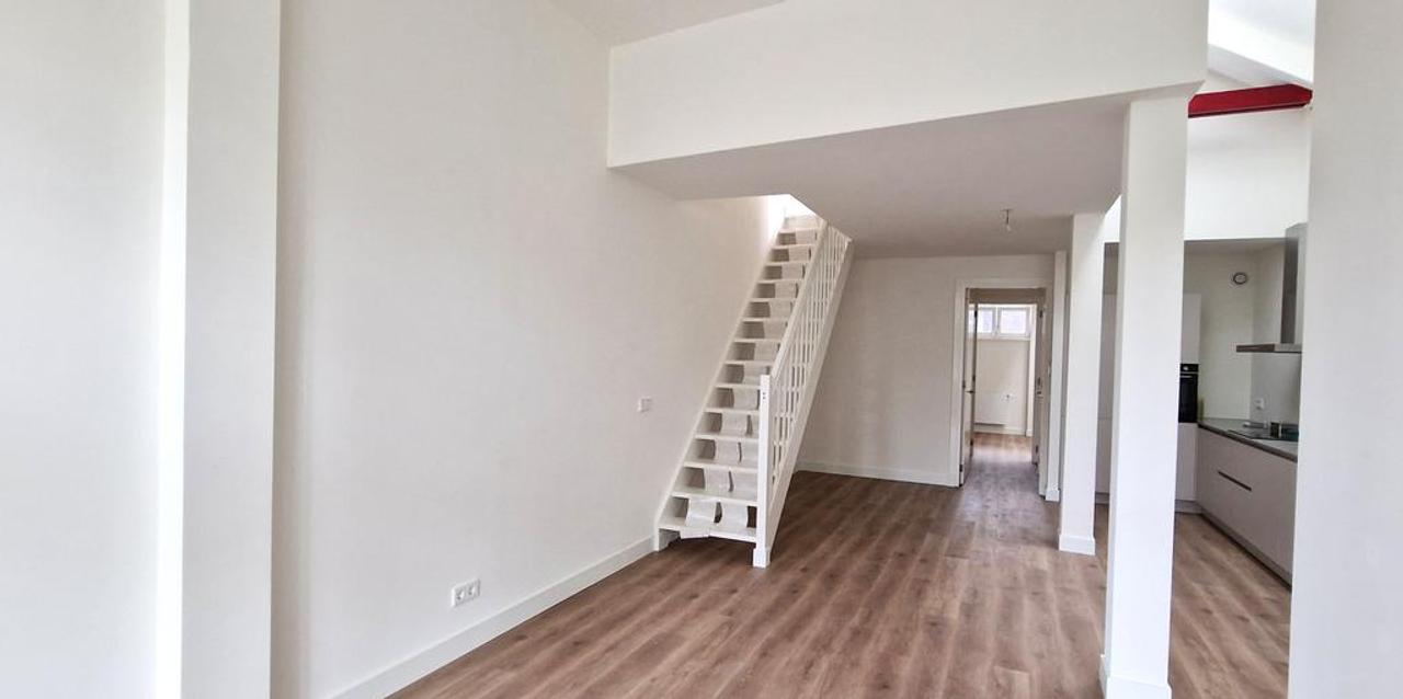4-Room Apartment with 2 Bathrooms in Hoorn - Image 3