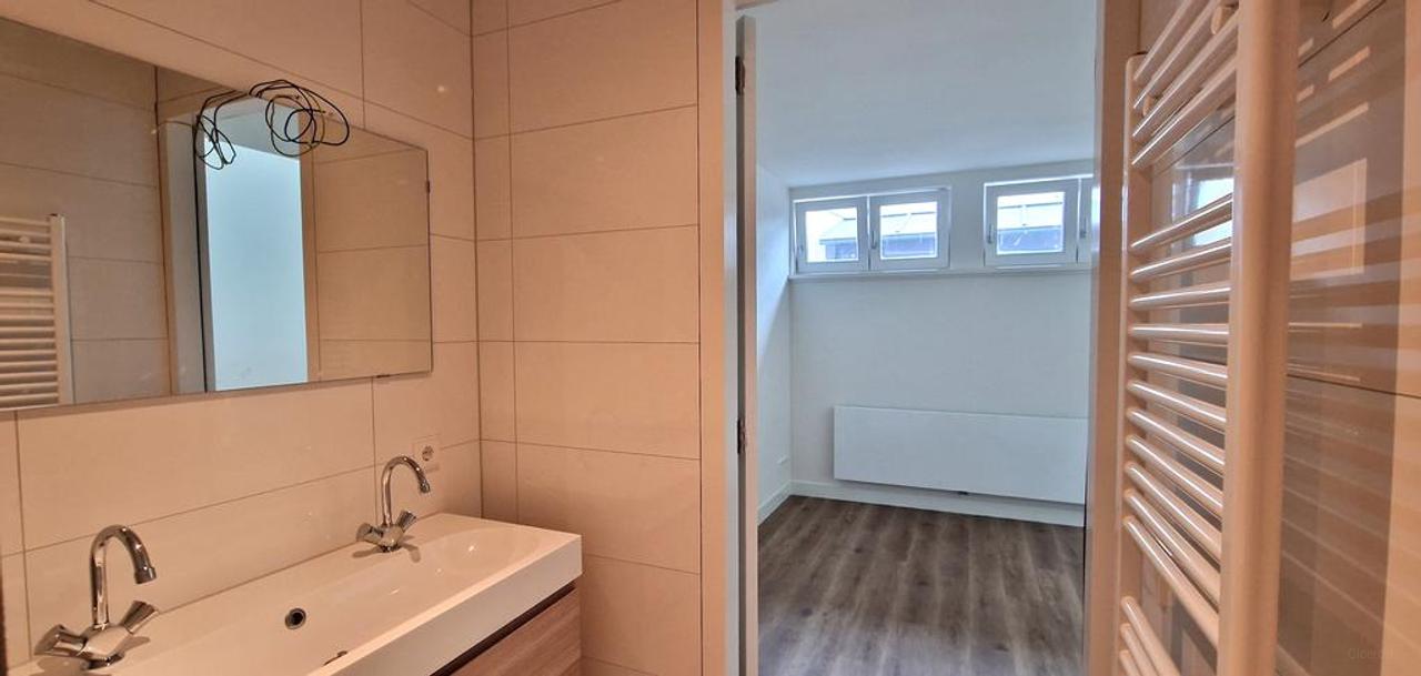 4-Room Apartment with 2 Bathrooms in Hoorn - Image 12