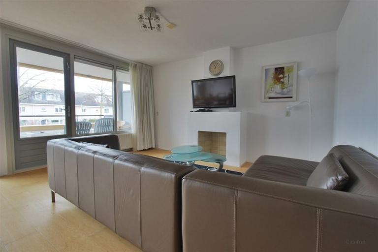 2-Bedroom Apartment with Terrace in Westwijk - Image 4
