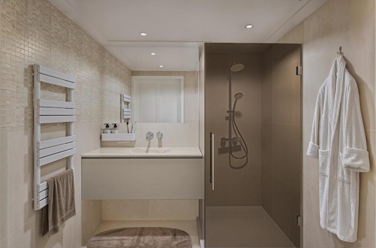 Monumental 1-Bedroom Apartment with Balcony - Image 3