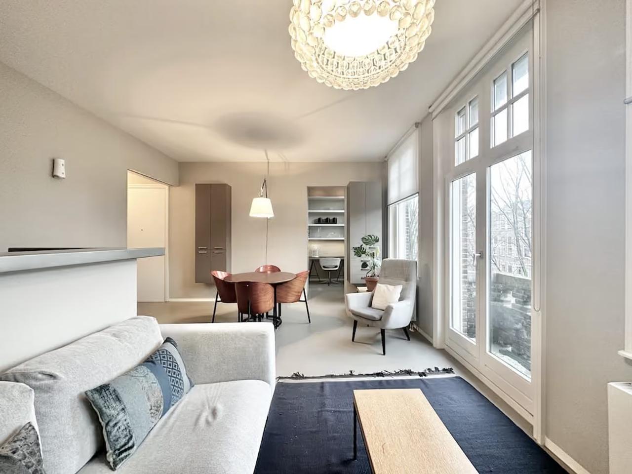 Gemeubileerd 2-kamerappartement met balkon - Afbeelding 2