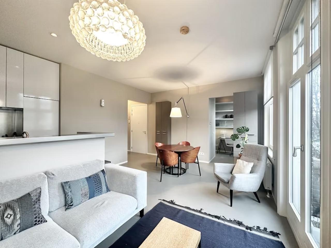 Gemeubileerd 2-kamerappartement met balkon - Afbeelding 3