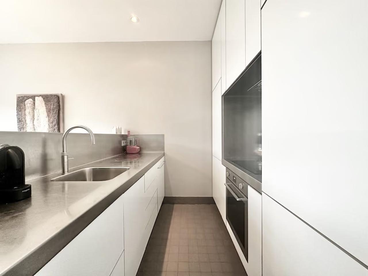 Gemeubileerd 2-kamerappartement met balkon - Afbeelding 6