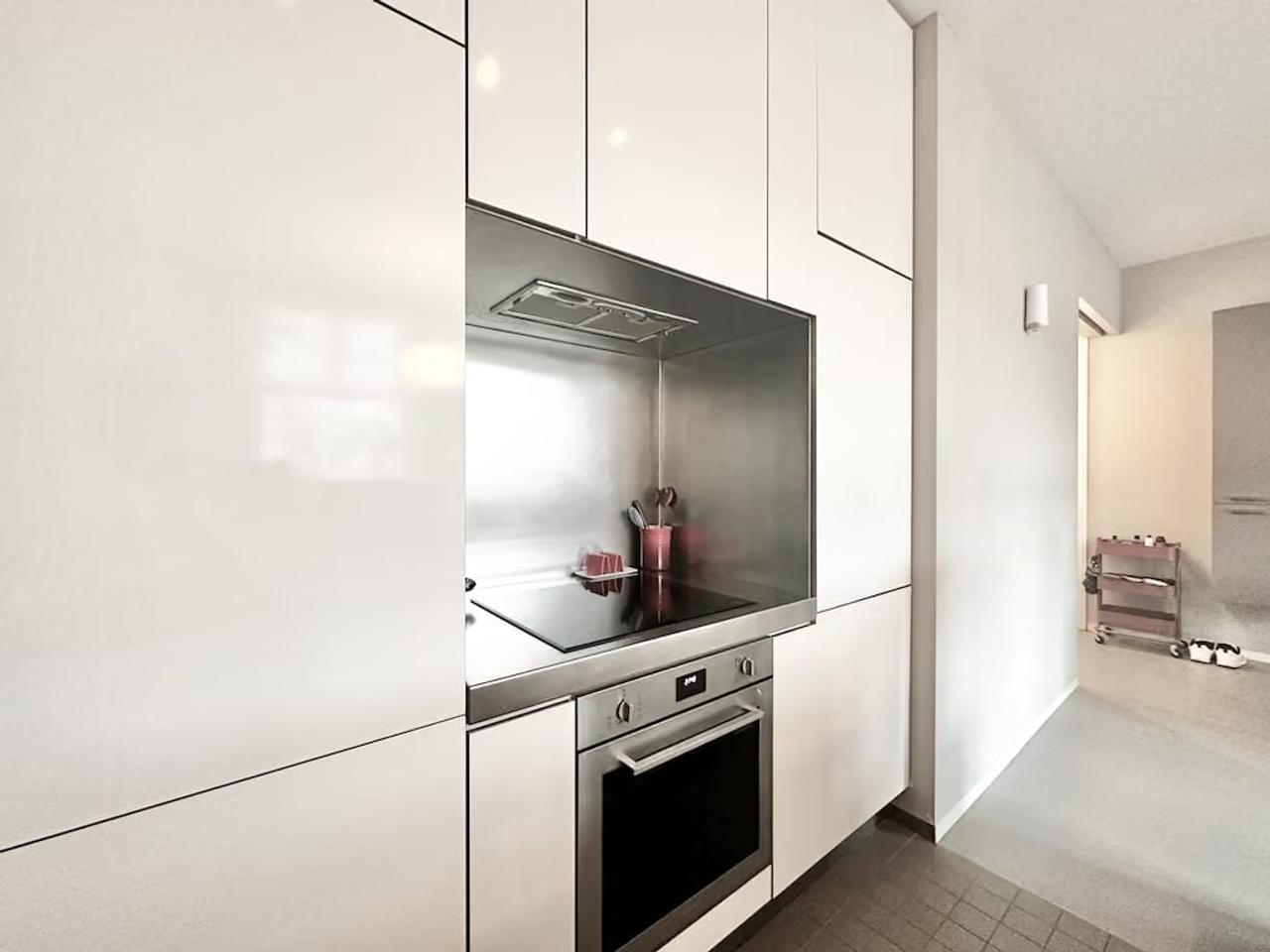 Gemeubileerd 2-kamerappartement met balkon - Afbeelding 7