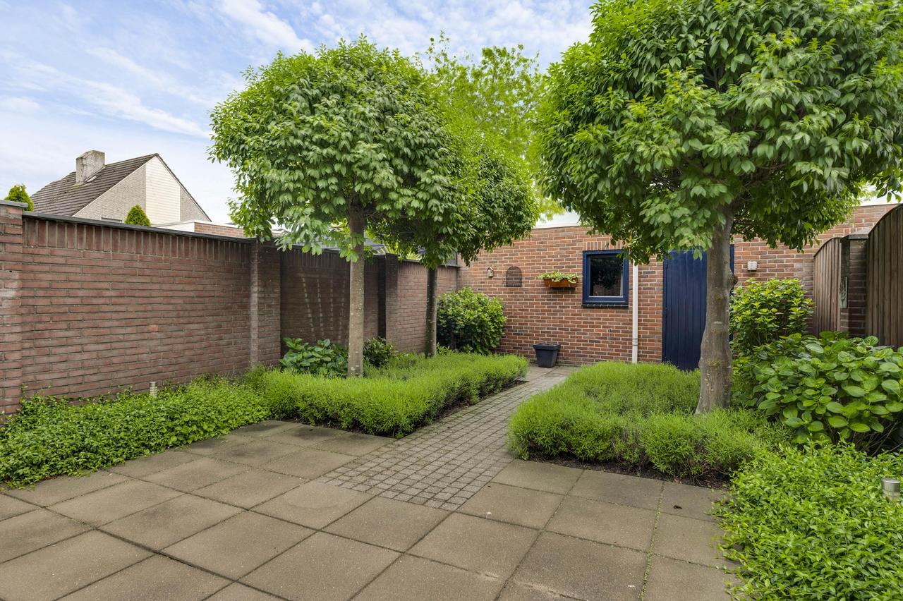 4-slaapkamer huurwoning met tuin en garage - Afbeelding 3