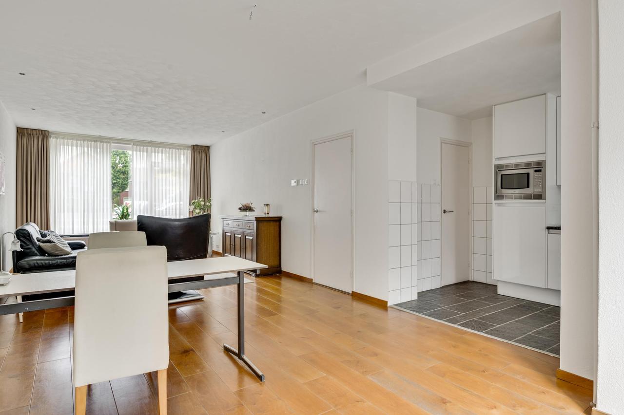 4-slaapkamer huurwoning met tuin en garage - Afbeelding 11