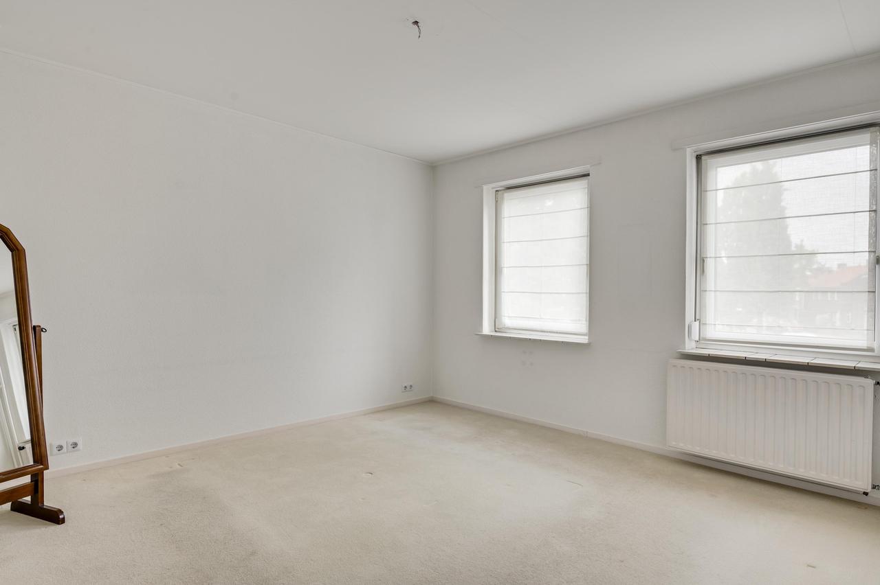 4-slaapkamer huurwoning met tuin en garage - Afbeelding 19