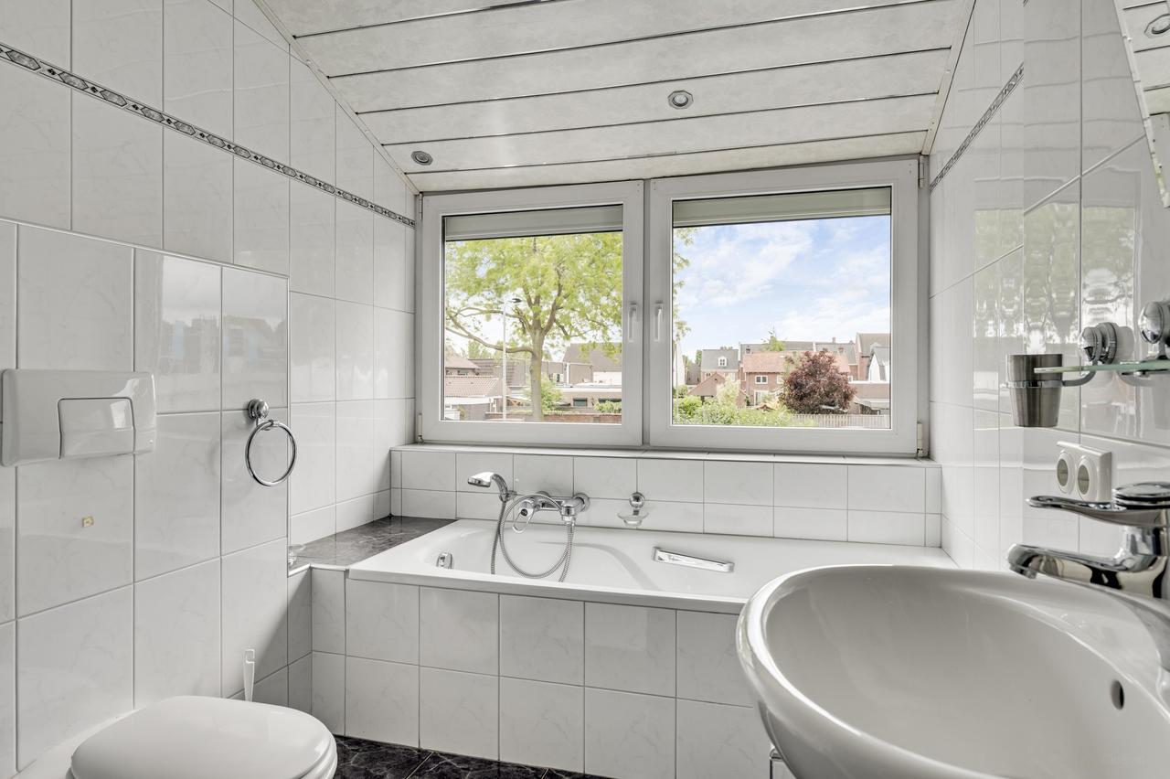 4-slaapkamer huurwoning met tuin en garage - Afbeelding 22