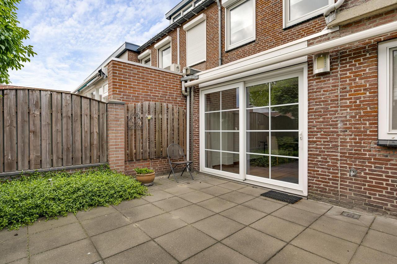 4-slaapkamer huurwoning met tuin en garage - Afbeelding 28