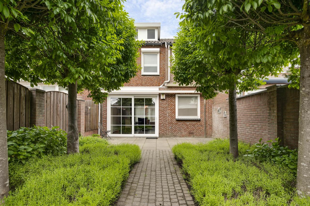 4-slaapkamer huurwoning met tuin en garage - Afbeelding 29