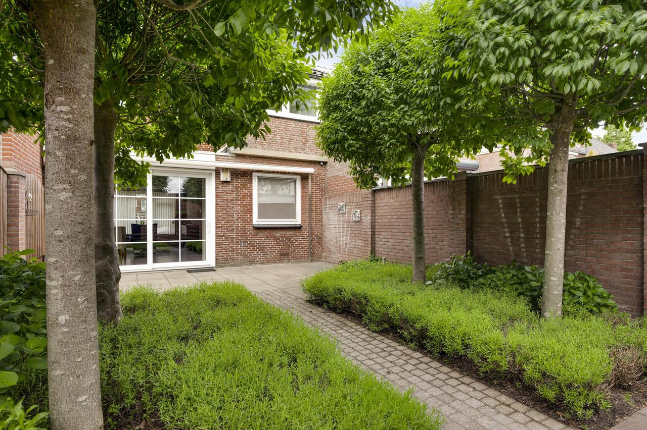 4-slaapkamer huurwoning met tuin en garage - Afbeelding 30