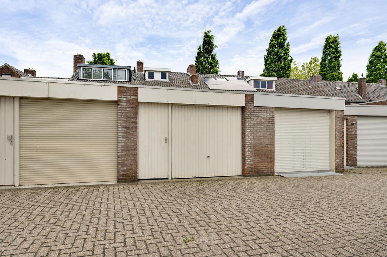 4-slaapkamer huurwoning met tuin en garage - Afbeelding 31