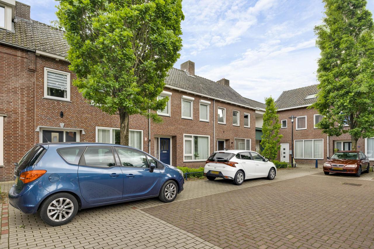 4-slaapkamer huurwoning met tuin en garage - Afbeelding 32