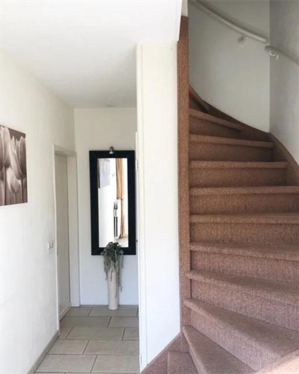 Tussenwoning met 3 slaapkamers en inloopkast - Afbeelding 6