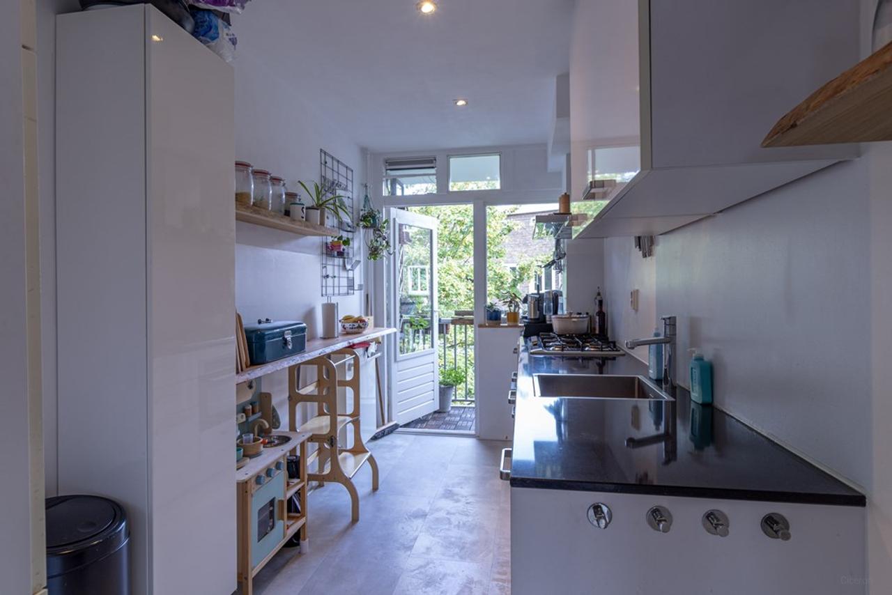 Split-level Apartment with Roof Terrace East - Image 3