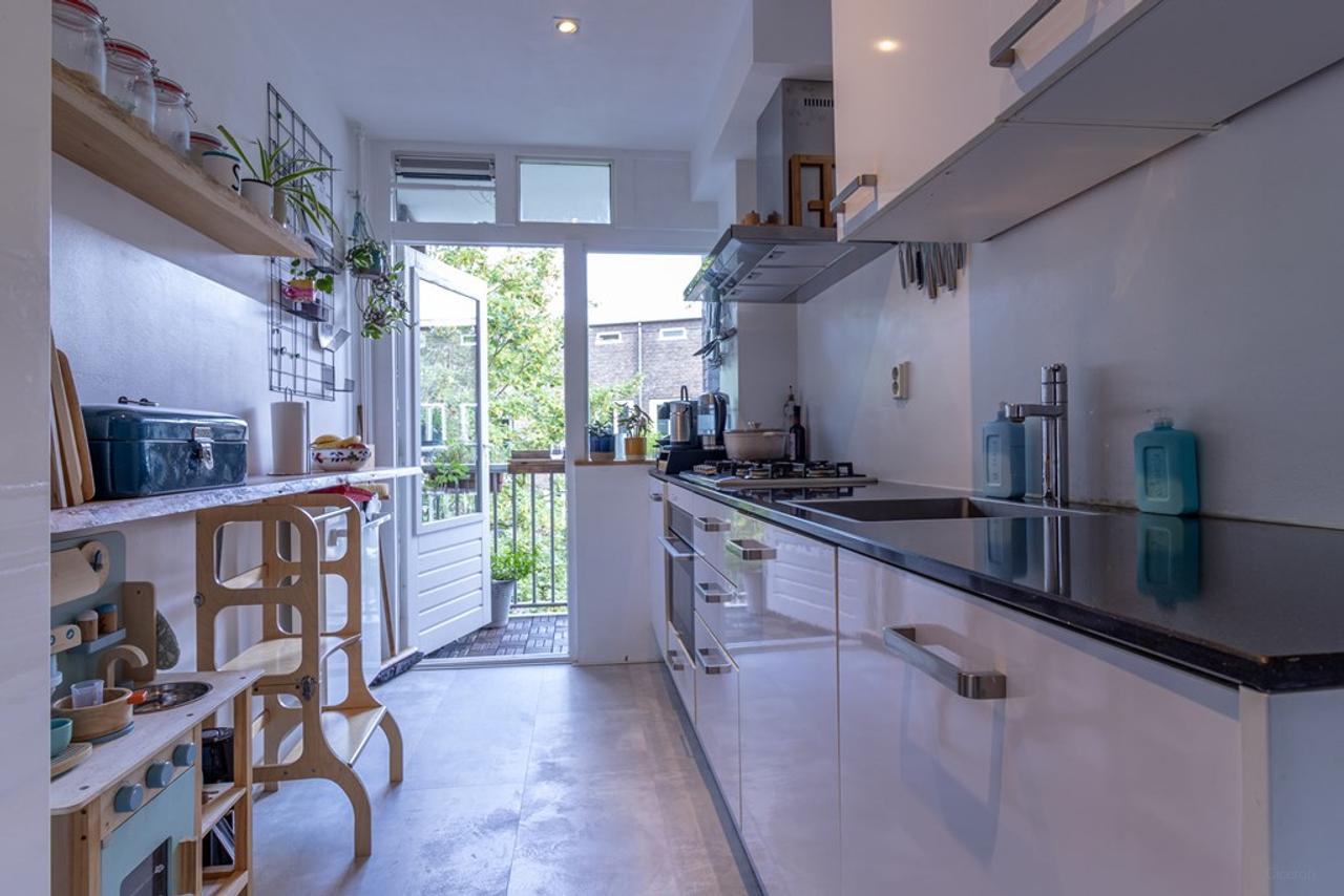 Split-level Apartment with Roof Terrace East - Image 4