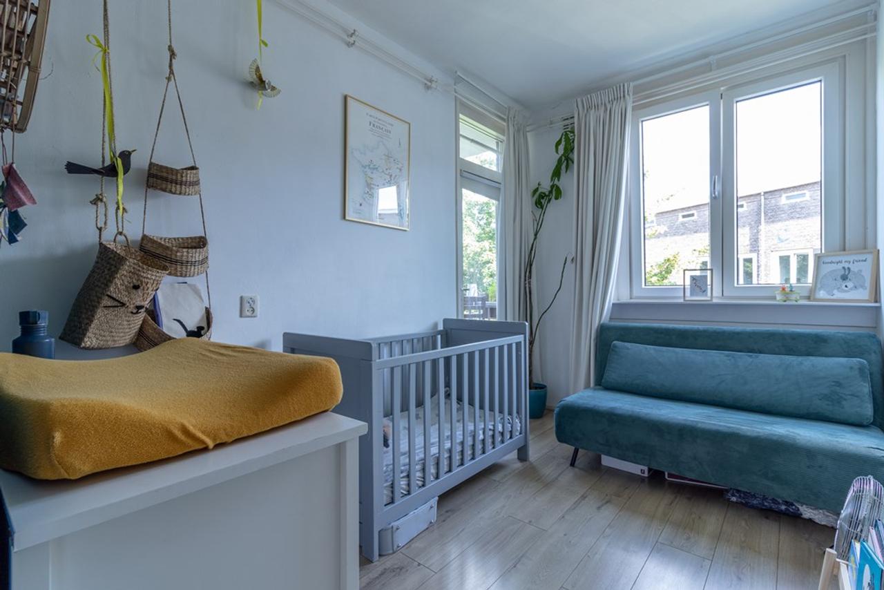 Split-level Apartment with Roof Terrace East - Image 8