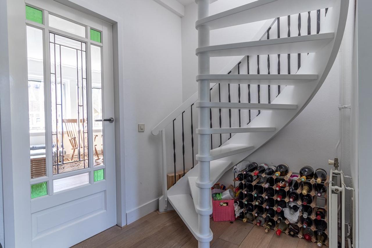 Split-level Apartment with Roof Terrace East - Image 12