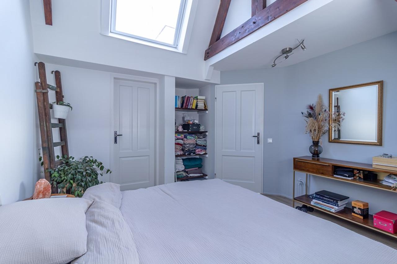 Split-level Apartment with Roof Terrace East - Image 16
